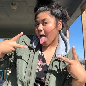 Meet your Posher, Alexis